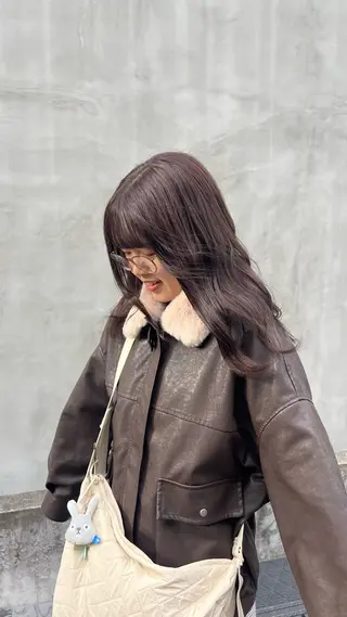 セミロング カラー Garland 表参道所属・ミディアムレイヤー/ 艶カラー🎀　emiのヘアスタイル