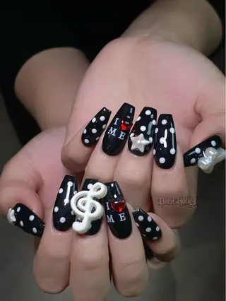 ネイル Dark Honey Susuのネイルデザイン