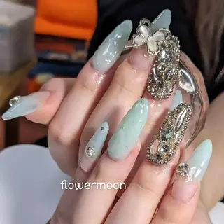 ネイル フラワー ムーンのネイルデザイン