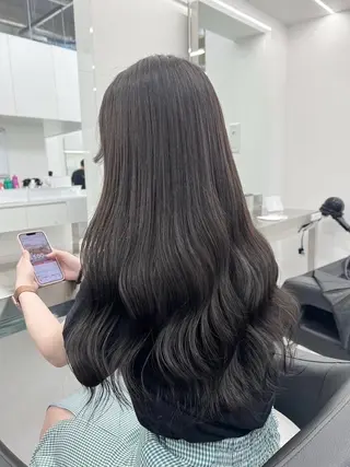 ロング カラー 石川 莉汐のヘアスタイル