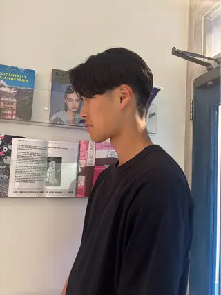 ショート saya🌿レイヤー カット/透明感カラーのヘアスタイル