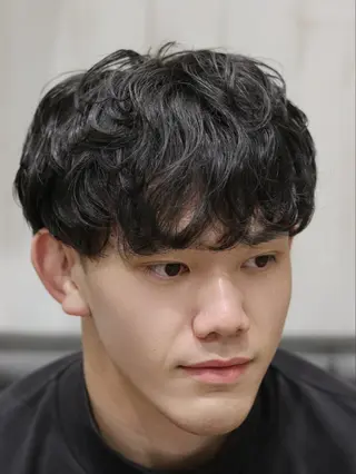 ミディアム パーマ YOSHIZAWA Inc. premium所属・林 鈴乃のヘアスタイル