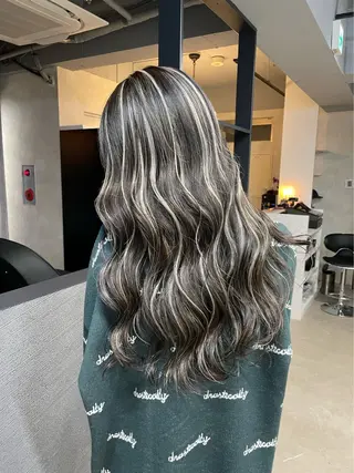 ロング カラー ハイライト/レイヤー ミルクティー/山本のヘアスタイル