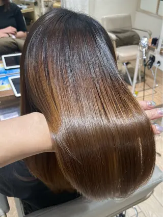 ミディアム 割れない顔まわり 小顔カット難波のヘアスタイル