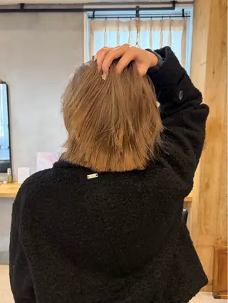 ショート カラー ミルクティー× グレージュMOMOのヘアスタイル