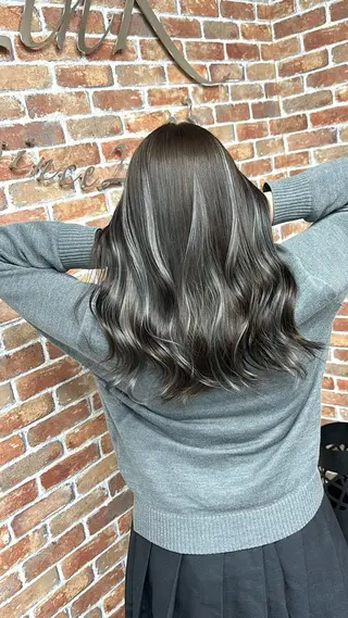 セミロング カラー ギャルの革命児 秀斗のヘアスタイル