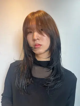 セミロング sourceliebe所属・韓国風前髪顔周り akaneのヘアスタイル