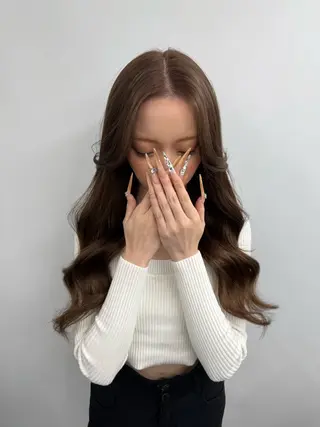 ロング カラー 𝙃𝘼𝙍𝙐🎀 韓国×エクステのヘアスタイル