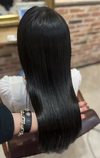 ロング 飯星慧斗 /ブリーチ、縮毛矯正のヘアスタイル