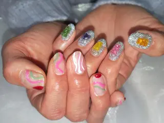 ネイル R'well所属・はばすみれ🎀ﾈｲﾙ 光ﾌｪｲｼｬﾙ ﾍｱのネイルデザイン