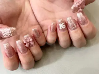 ネイル LovesLaughs下上津役店所属・くろせ れいのネイルデザイン