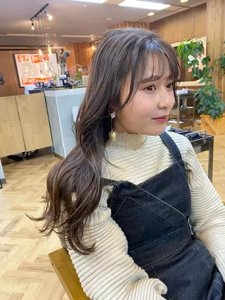 ロング カラー ハル🌸柔色/ ブリーチなし/艶髪のヘアスタイル