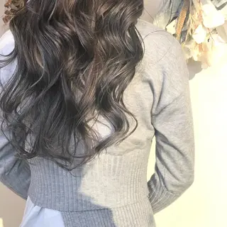 ロング カラー 松佐 ゆかりのヘアスタイル