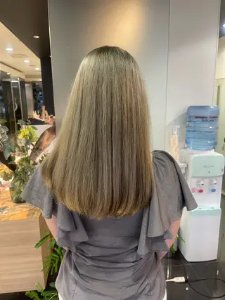 セミロング カラー ハイトーン/パーソナ ルカラー診断・ユキノのヘアスタイル