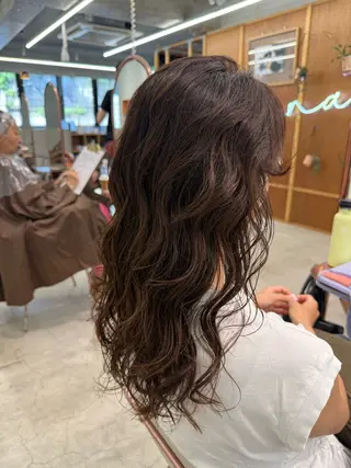 ロング パーマ 表参道アパートメント所属・とも ゆかりのヘアスタイル