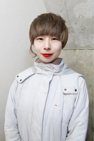 ショート カラー 𝙱𝙻𝙴𝙽 𝚋𝚢 𝚍𝚘𝚝.所属・🤍BLEN 窓🤍のヘアスタイル