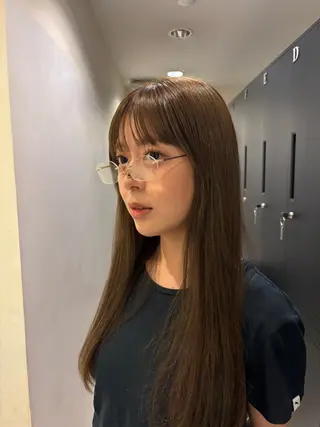 カラー 伊藤 詩のヘアスタイル