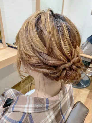 ミディアム ヘアアレンジ GRANLUSSO 〜グランルッソ駅前店所属・木口 嘉美のヘアスタイル