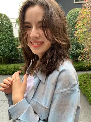 セミロング カラー SYS by fit /HONOKAのヘアスタイル