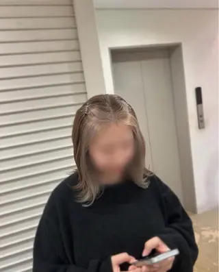 ミディアム 透明感カラー NAN AMI グレージュのヘアスタイル