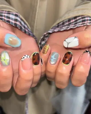 ネイル 🪐富島彩夏 /海外nail🪐のネイルデザイン