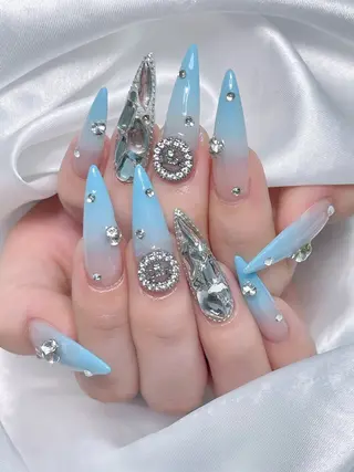 ネイル LEELA NAIL STUDIO所属・LEELA NAIL STUDIOのネイルデザイン