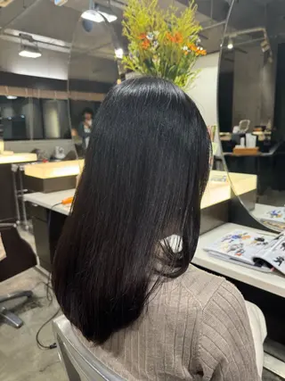 ロング タツキ／レイヤー／ パーマ／艶カラーのヘアスタイル