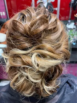 ロング ヘアアレンジ 横山 千春のヘアスタイル