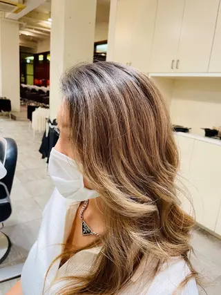 ミディアム 西出 Nishideのヘアスタイル