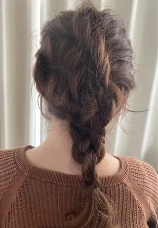 セミロング ヘアアレンジ amie by afloat(エイミーバイアフロート)所属・井上 日菜乃のヘアスタイル