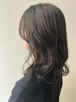 ミディアム カラー 沢田 瞳のヘアスタイル