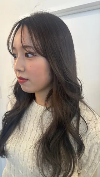 ロング オノ アイラのヘアスタイル