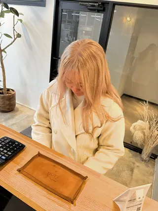 セミロング カラー ハイトーンカラ ー/小川のヘアスタイル