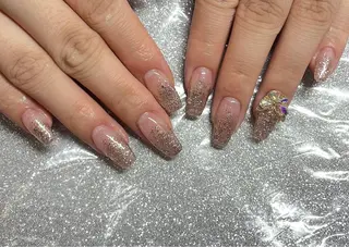 ネイル VIERU 🌈🎀💖のネイルデザイン