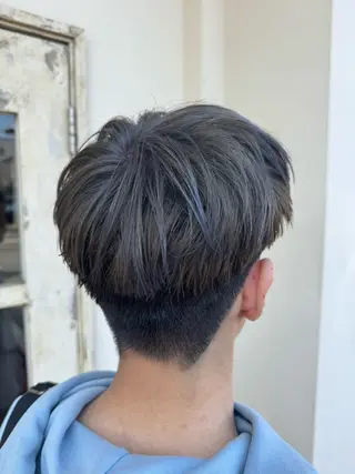 カラー メンズ ブリーチ艶カラー KAORI🌼のヘアスタイル