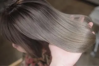 カラー ハイトーン/レイヤー /ケアブリーチ石川治のヘアスタイル