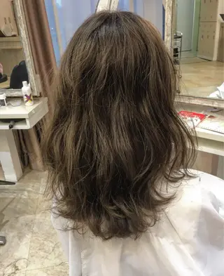 ロング 角床直哉 カラーカットNO 1のヘアスタイル