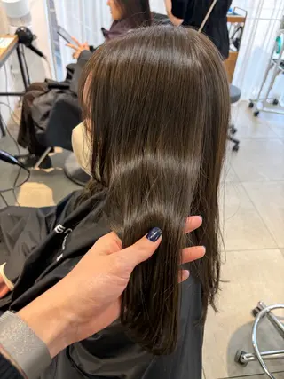 ロング カラー ミルクティー× グレージュMOMOのヘアスタイル