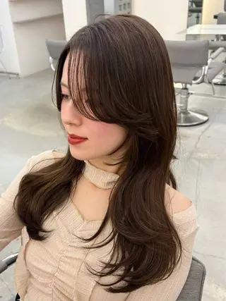 ロング 梅本 佳奈のヘアスタイル