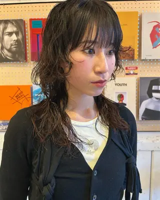 セミロング パーマ Loom.所属・村上雅人 ナチュラルモードのヘアスタイル