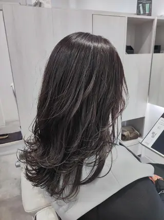 セミロング 神 唯織のヘアスタイル