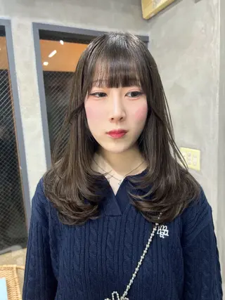 セミロング maya レイヤーカットのヘアスタイル