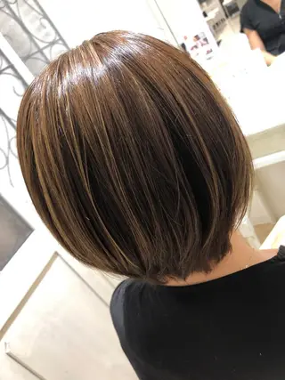 ショート ブリーチ無し白髪ぼか し/艶髪/津嘉山のヘアスタイル