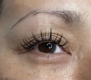 マツエク・マツパ REVE by figaro所属・福井 珠乃のヘアスタイル