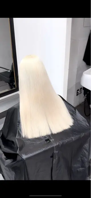 ロング カラー 艶ハイトーンブリーチ 🌈小林侑雅のヘアスタイル