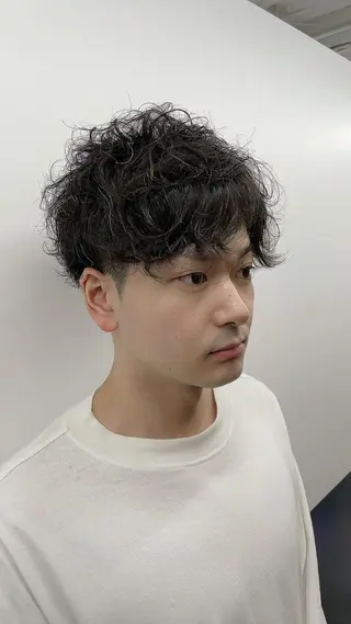 ミディアム パーマ メンズ YOSHI 吉田圭祐のヘアスタイル