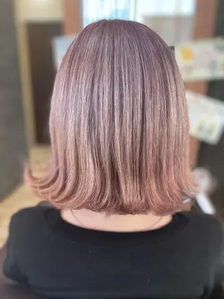 ミディアム 加藤 実穂のヘアスタイル