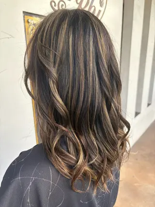 セミロング カラー BENIHA  ︎︎のヘアスタイル