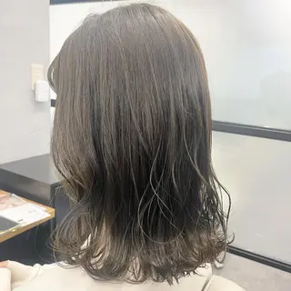ミディアム カラー N° aria 三軒茶屋のヘアスタイル