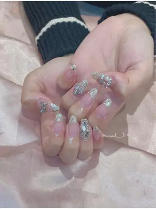 ネイル 𝘙𝘪𝘰𝘯𝘢 ...🕯🤍のネイルデザイン